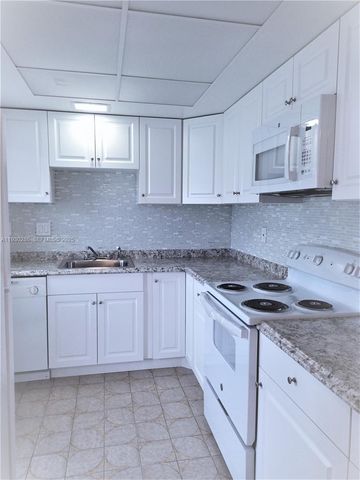 450 GOLDEN ISLES DR 3C, Hallandale Beach, FL 33009