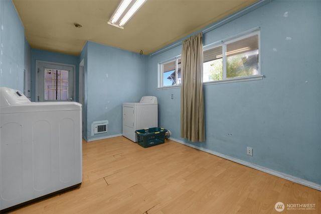 1516 Rainier Avenue, Everett, WA 98201