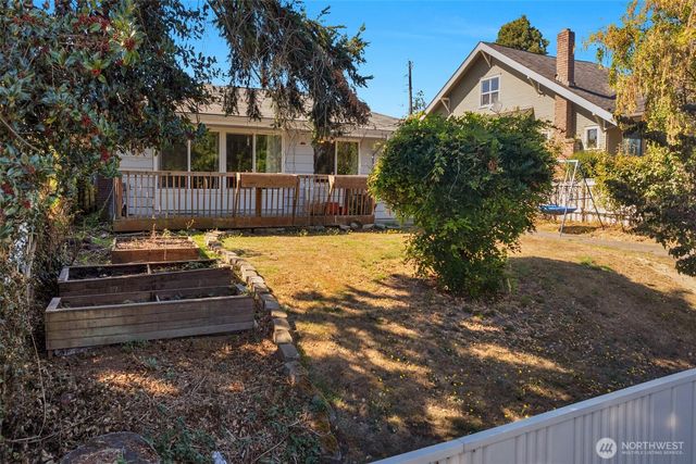 1516 Rainier Avenue, Everett, WA 98201