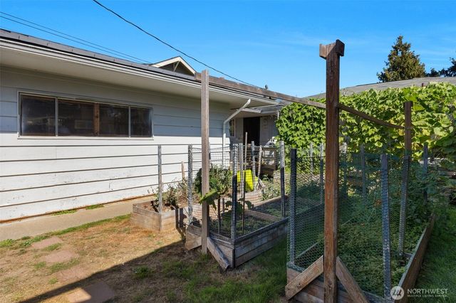 1516 Rainier Avenue, Everett, WA 98201
