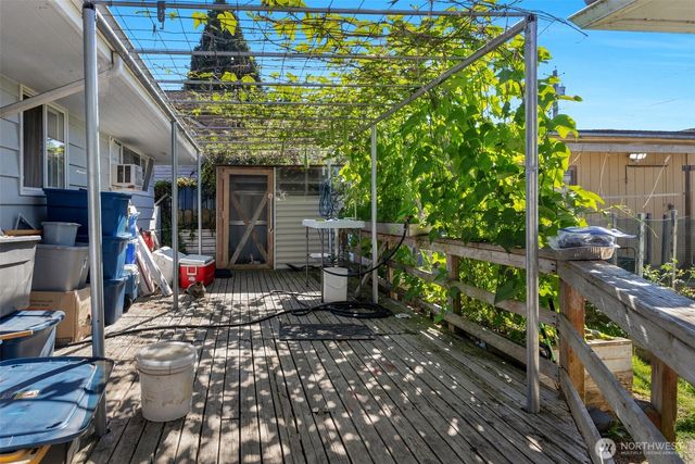 1516 Rainier Avenue, Everett, WA 98201