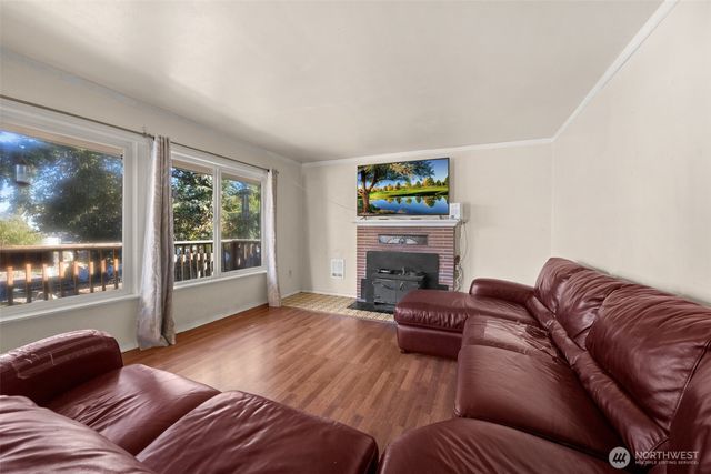1516 Rainier Avenue, Everett, WA 98201