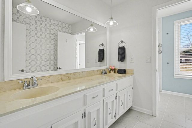 207 Montchanin Dr, Old Hickory, TN 37138