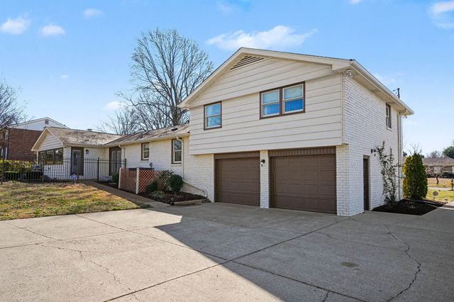 207 Montchanin Dr, Old Hickory, TN 37138