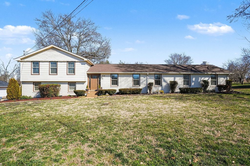 207 Montchanin Dr, Old Hickory, TN 37138