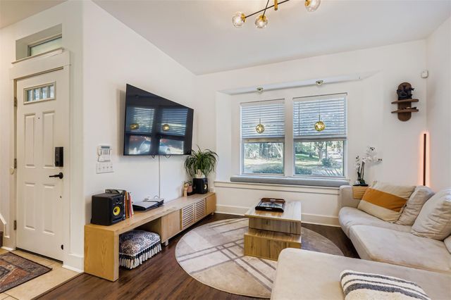 1601 Miriam Ave 302, Austin, TX 78702