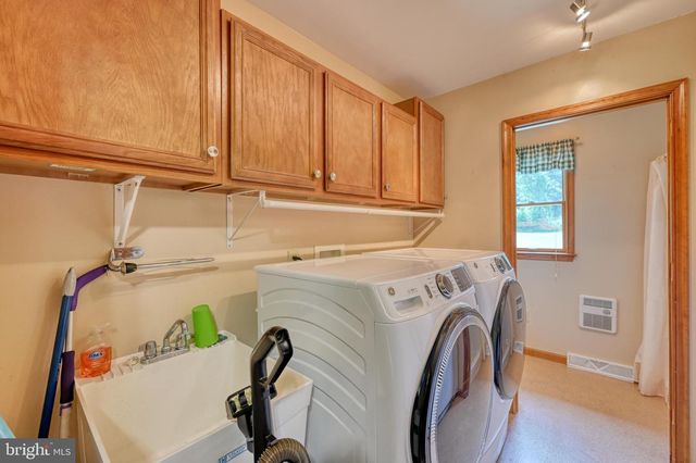 26 E BETHANY RD, Newmanstown, PA 17073