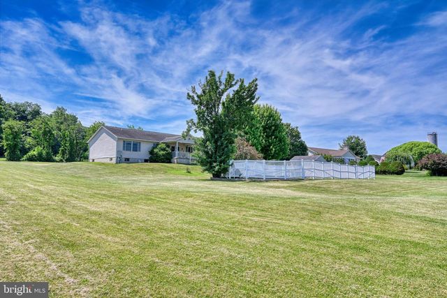 26 E BETHANY RD, Newmanstown, PA 17073