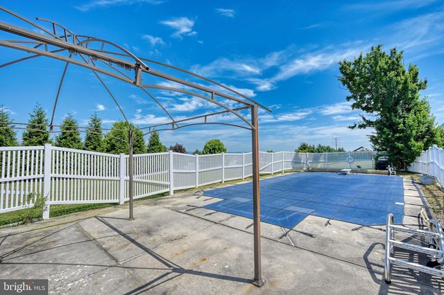 26 E BETHANY RD, Newmanstown, PA 17073