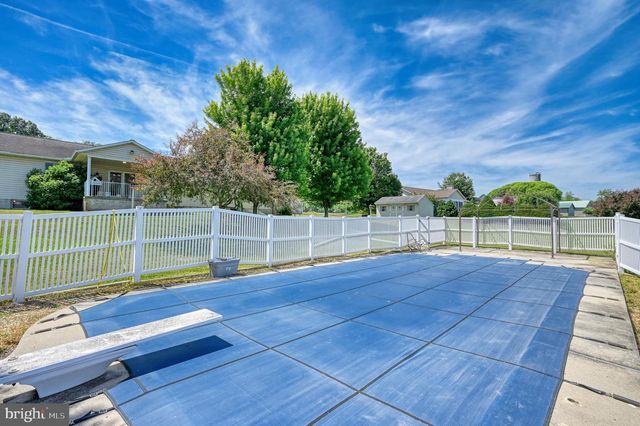26 E BETHANY RD, Newmanstown, PA 17073