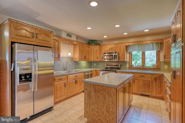 26 E BETHANY RD, Newmanstown, PA 17073