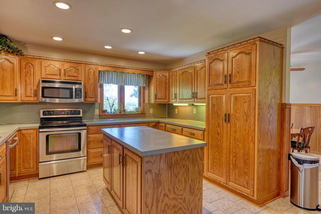 26 E BETHANY RD, Newmanstown, PA 17073