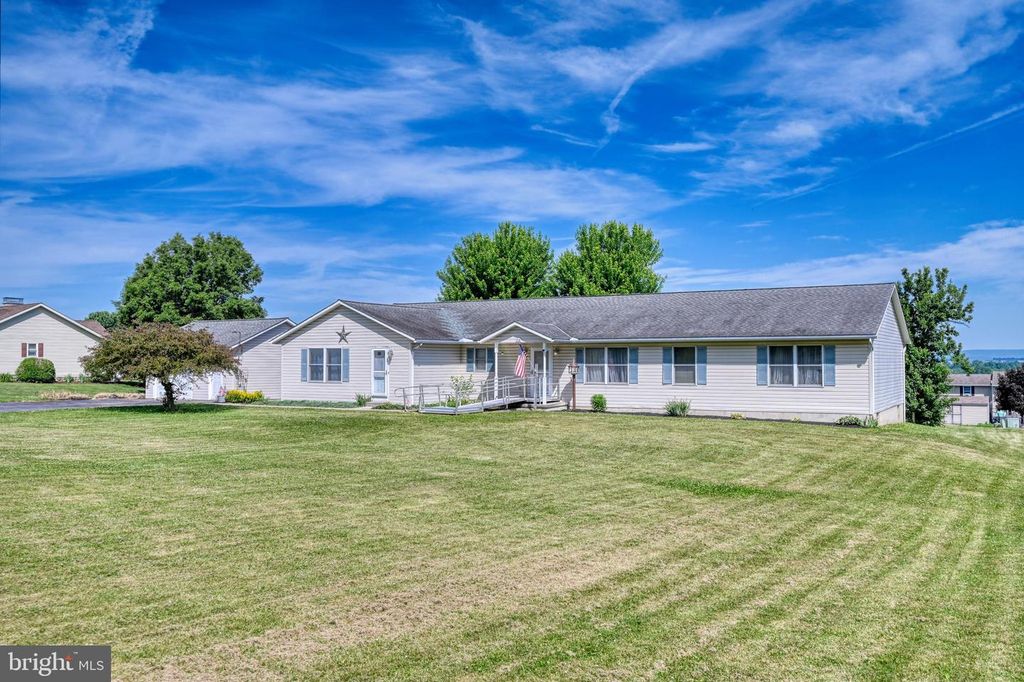 26 E BETHANY RD, Newmanstown, PA 17073