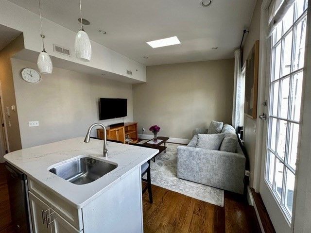 180 W 7th St 3, Boston, MA 02127