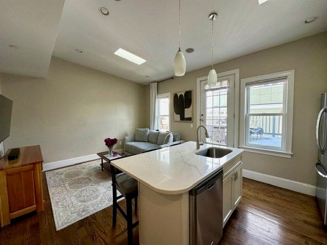 180 W 7th St 3, Boston, MA 02127