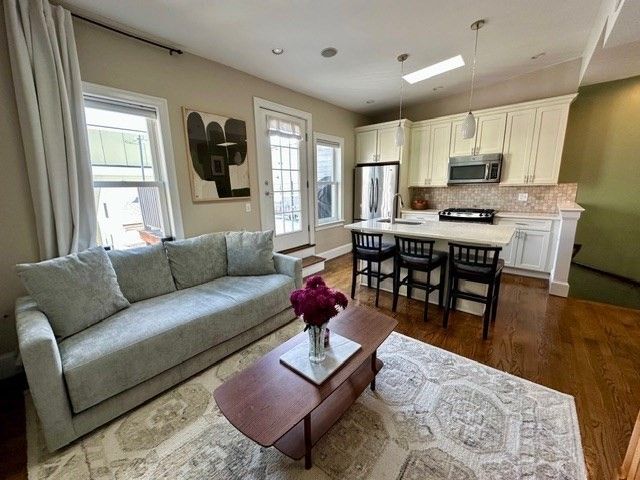 180 W 7th St 3, Boston, MA 02127