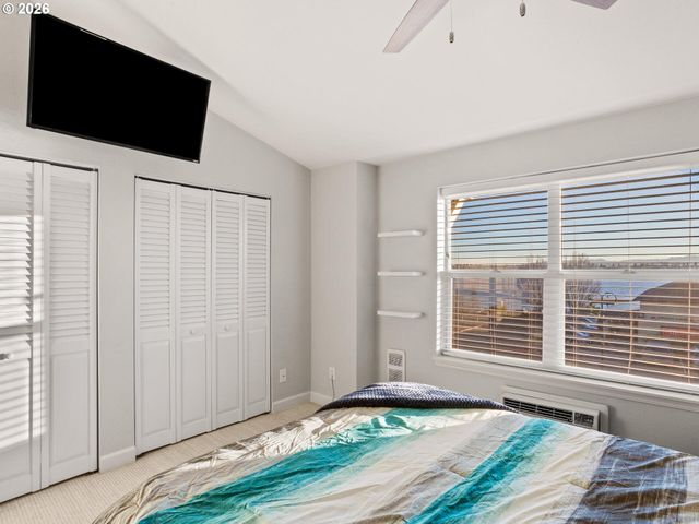 758 Se FAIRWINDS Loop, Vancouver, WA 98661