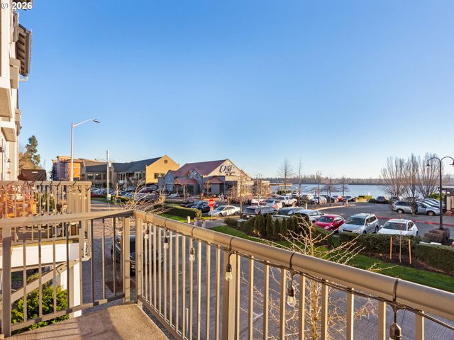 758 Se FAIRWINDS Loop, Vancouver, WA 98661