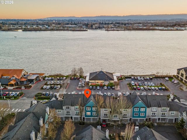 758 Se FAIRWINDS Loop, Vancouver, WA 98661