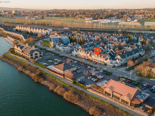 758 Se FAIRWINDS Loop, Vancouver, WA 98661