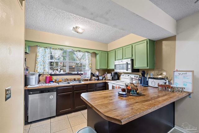 3010 Cedarwood Village Ln, Pensacola, FL 32514