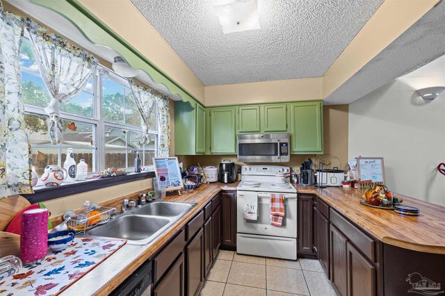 3010 Cedarwood Village Ln, Pensacola, FL 32514