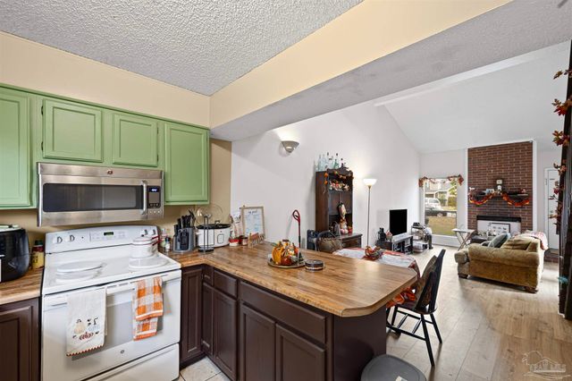 3010 Cedarwood Village Ln, Pensacola, FL 32514