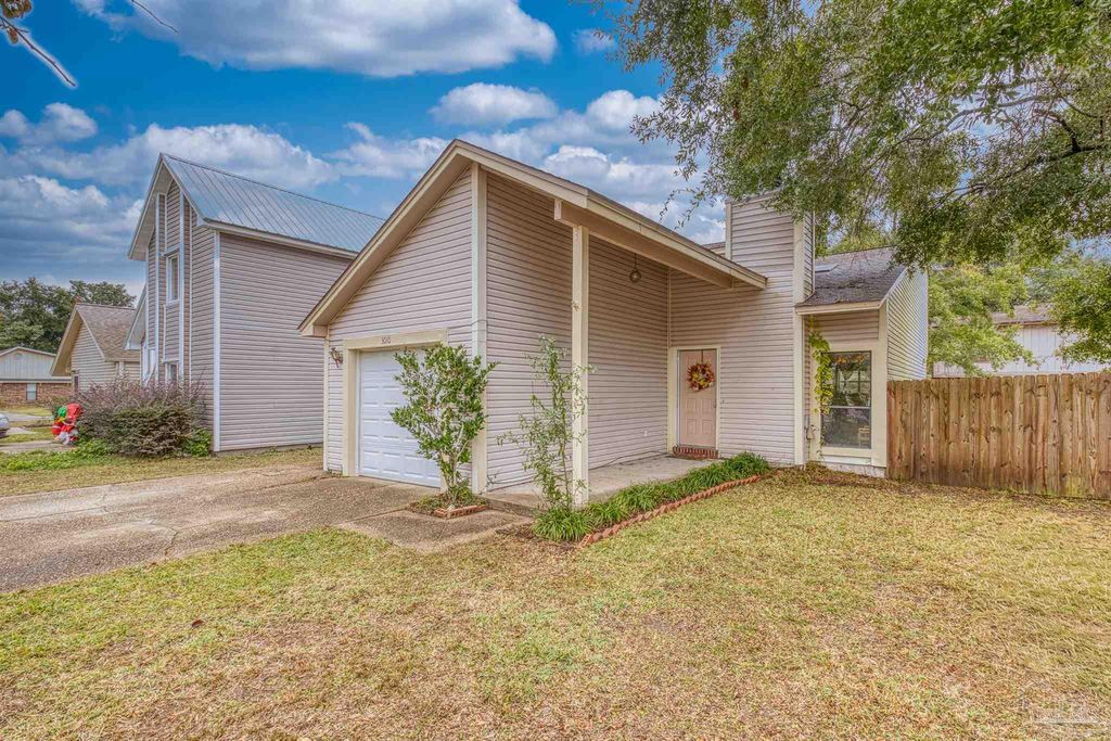 3010 Cedarwood Village Ln, Pensacola, FL 32514