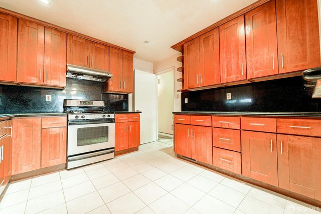 100 Wembley Drive, Daly City, CA 94015