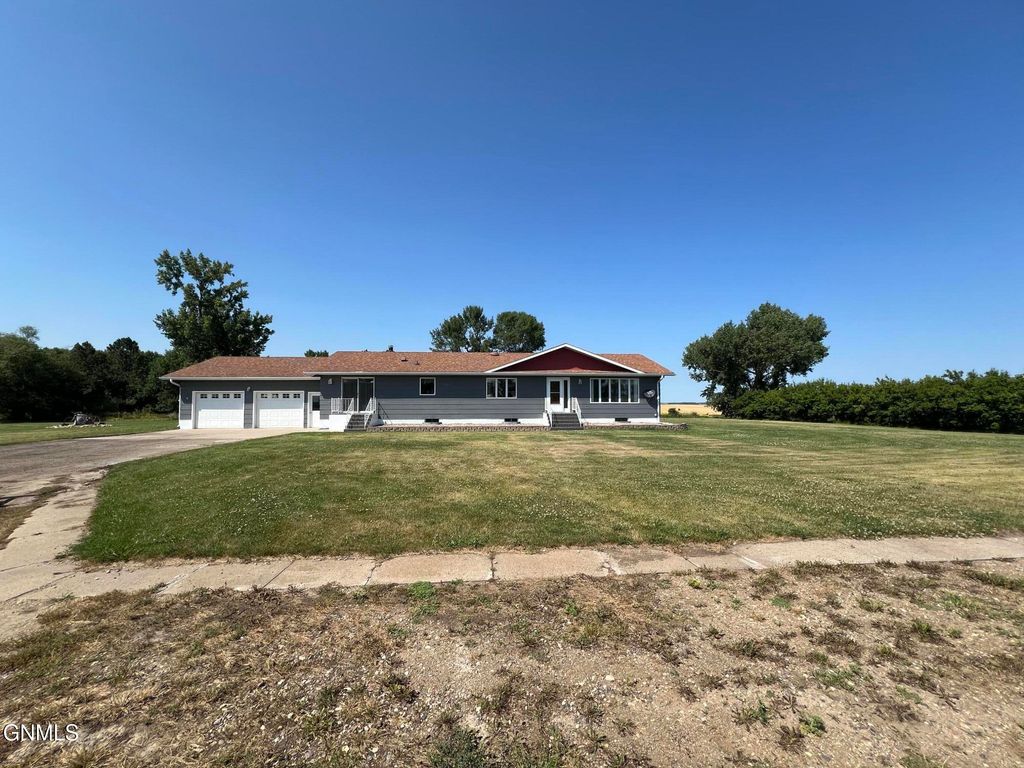 319 36th Avenue NE, Bowdon, ND 58418 photo 2