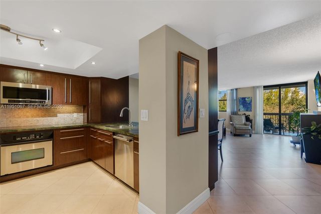 2900 NE 14th St Cswy 402, Pompano Beach, FL 33062