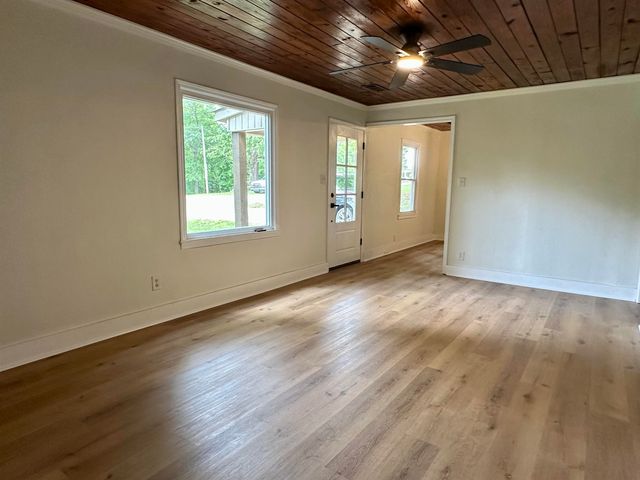 147 WESTWOOD CIR, Selmer, TN 38375