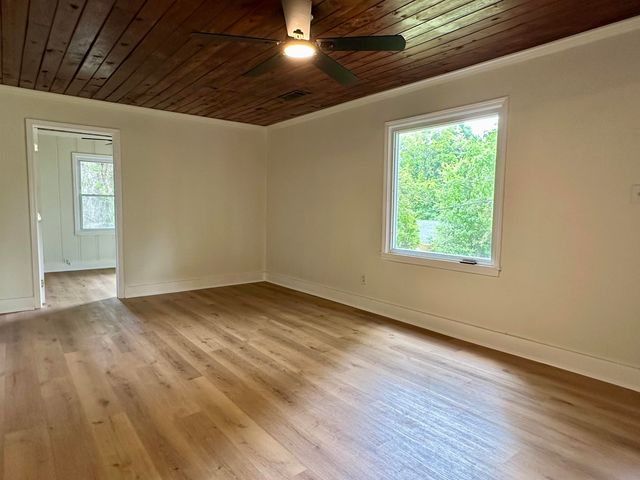 147 WESTWOOD CIR, Selmer, TN 38375