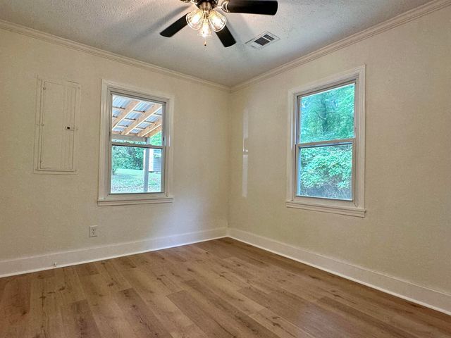 147 WESTWOOD CIR, Selmer, TN 38375