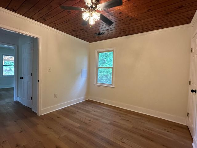 147 WESTWOOD CIR, Selmer, TN 38375