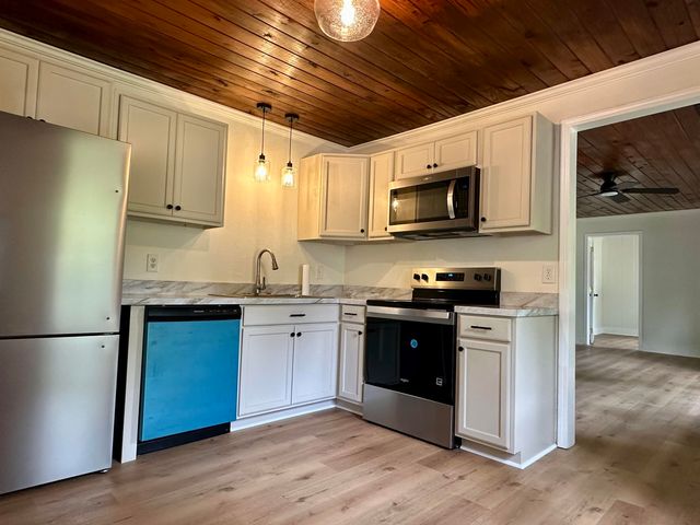 147 WESTWOOD CIR, Selmer, TN 38375