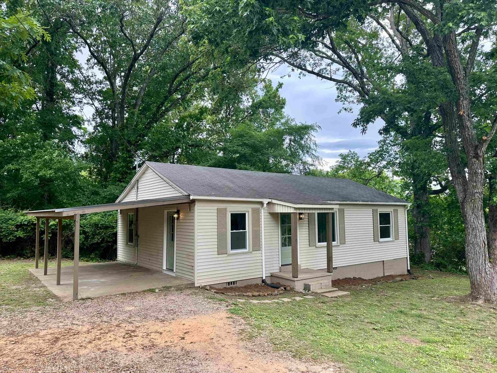 147 WESTWOOD CIR, Selmer, TN 38375