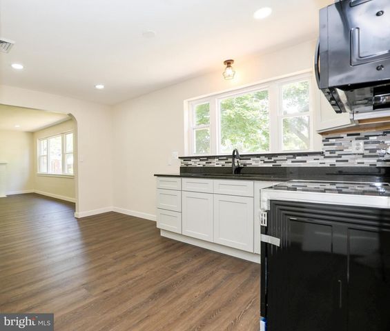 408 CLINTON RD, Harrisburg, PA 17109