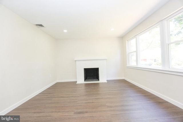 408 CLINTON RD, Harrisburg, PA 17109