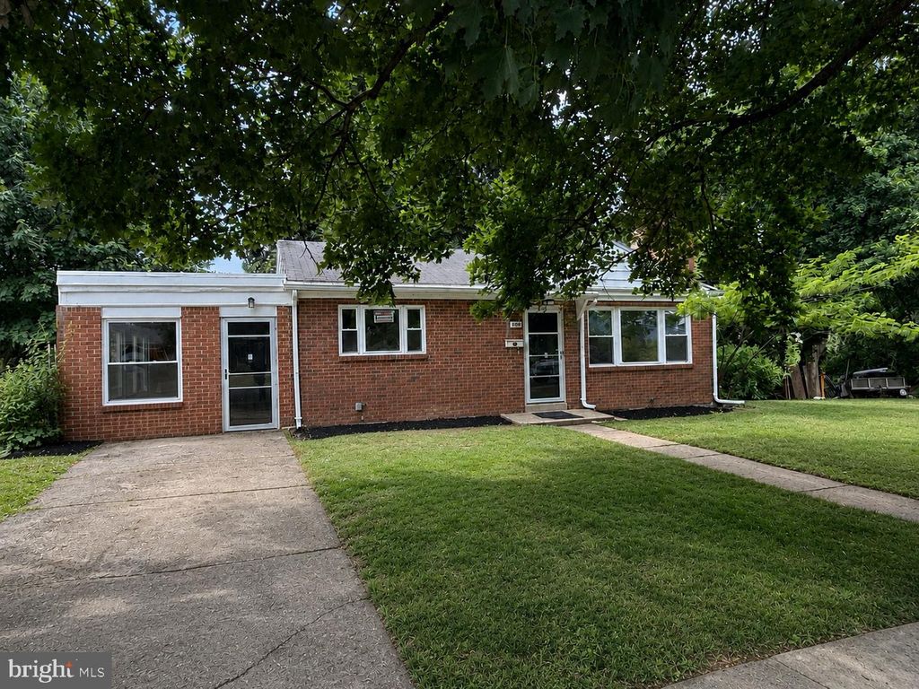 408 CLINTON RD, Harrisburg, PA 17109