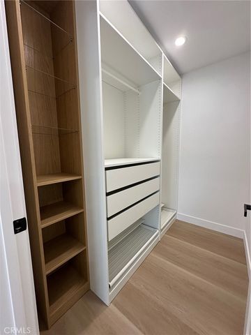 1952 N Parish 202, Burbank, CA 91504