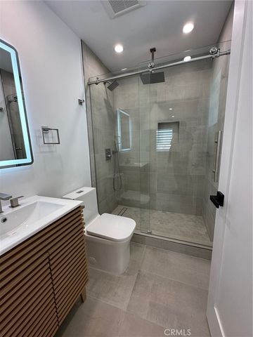 1952 N Parish 202, Burbank, CA 91504