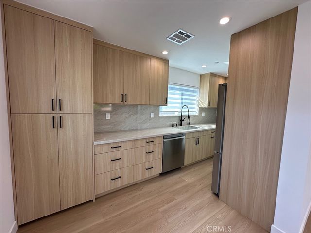 1952 N Parish 202, Burbank, CA 91504