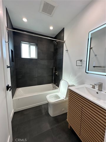 1952 N Parish 202, Burbank, CA 91504