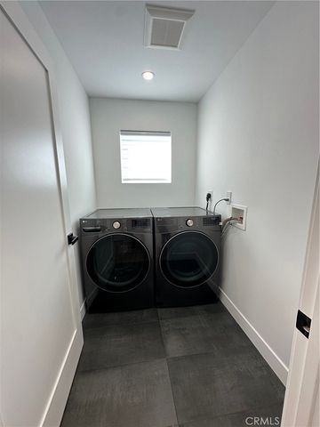 1952 N Parish 202, Burbank, CA 91504