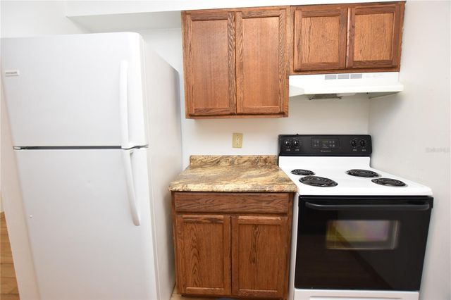613 ROBIN ROAD 5, Lakeland, FL 33803