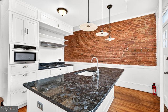 3005 N CALVERT ST, Baltimore, MD 21218