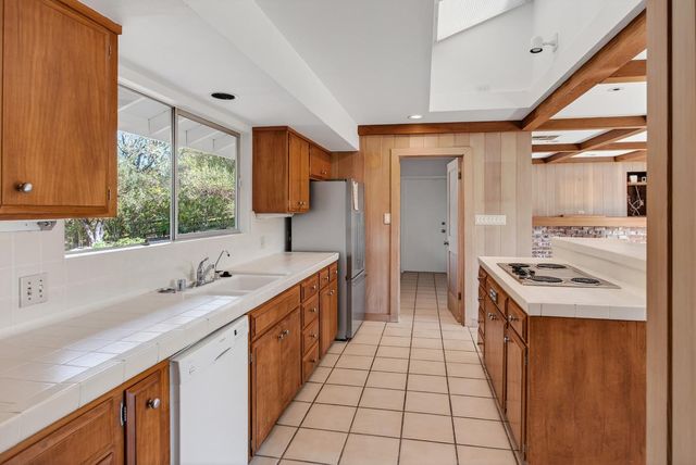747 Westridge Drive, Portola Valley, CA 94028