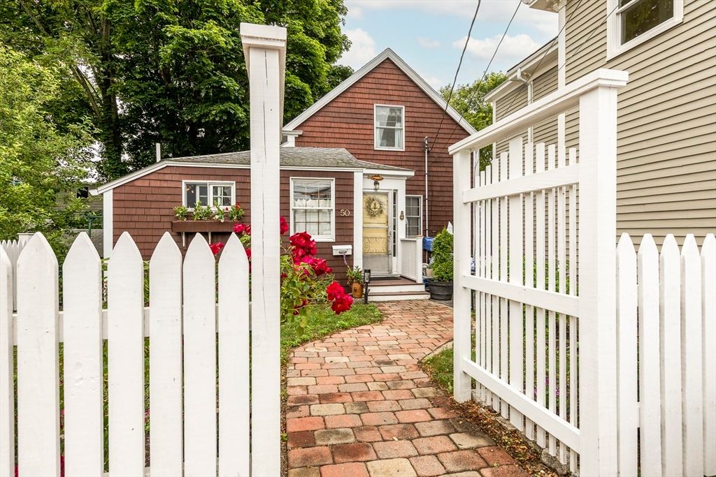 50 Rowland Street 1, Marblehead, MA 01945