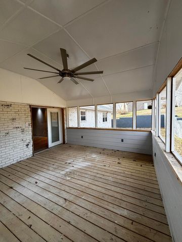 2139 S Shore Acres Road, Soddy Daisy, TN 37379